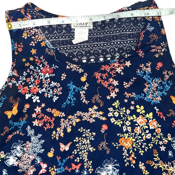 Sleeveless Waterfall Hem Floral Butterfly Trapeze Top w/ Back Lace Detail, Small - Picture 7 of 15